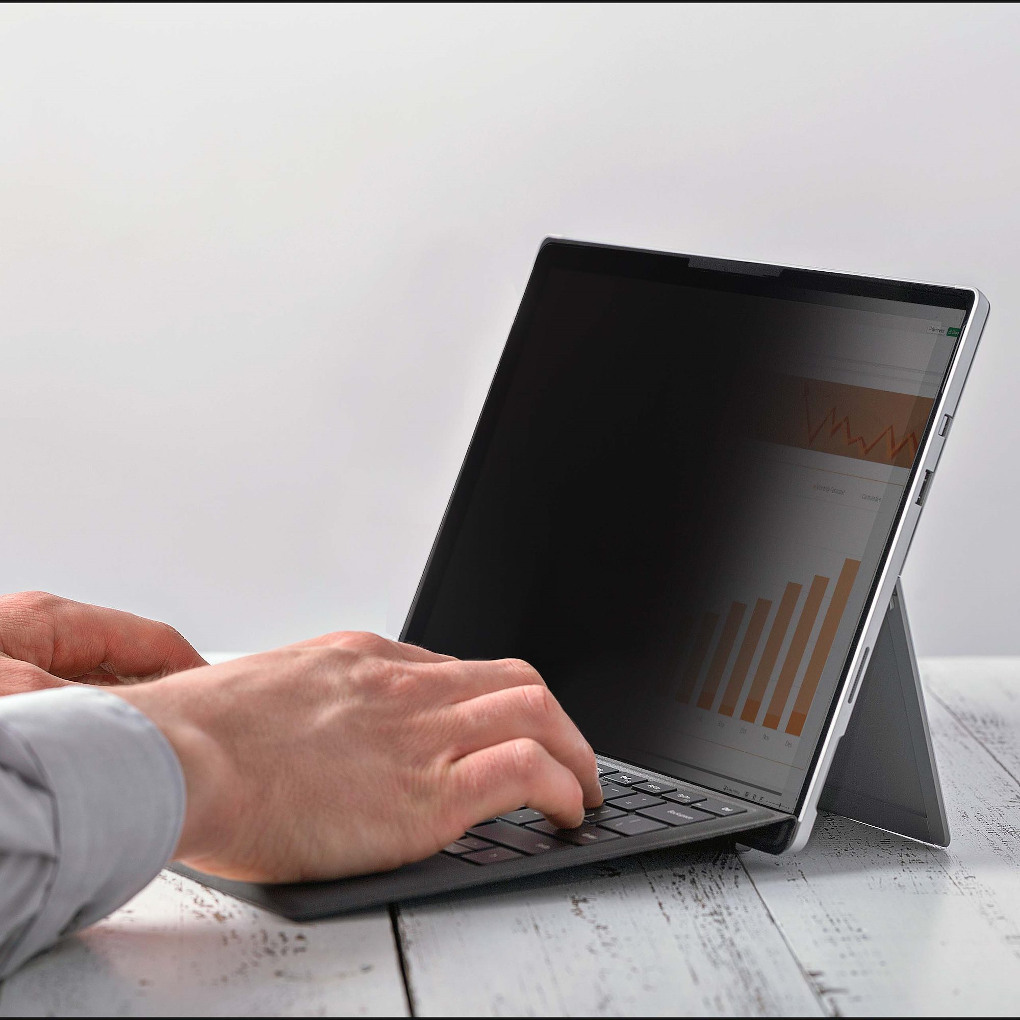 12.4 SURFACE PRIVACY SCREEN .
