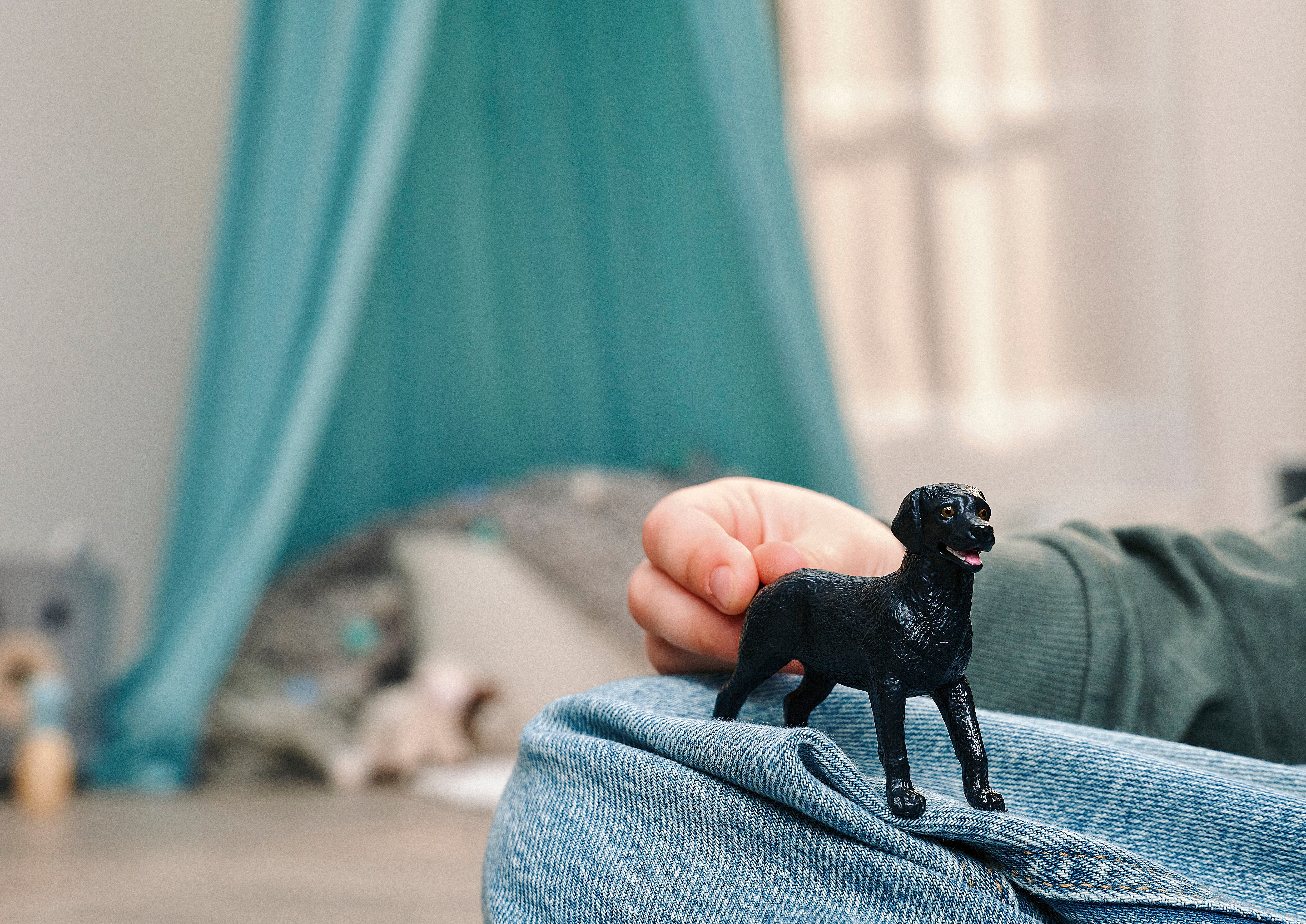 Farm World Schwarzer Labrador Retriever Welpe, Spielfigur