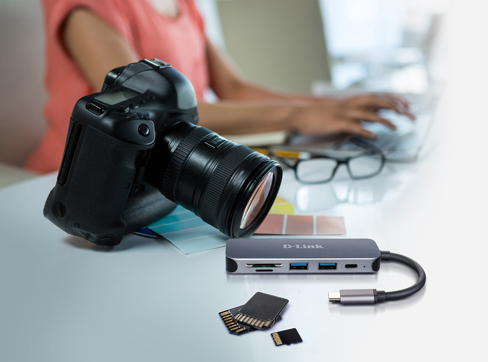 D-LINK DUB-2325 5-in-1 USB-C-Hub mit Kartenleser 2x SuperSpeed USB-3.0 1x USB-C Thunderbolt 3 1x SD/microSD/SDHC/SDXC Slot