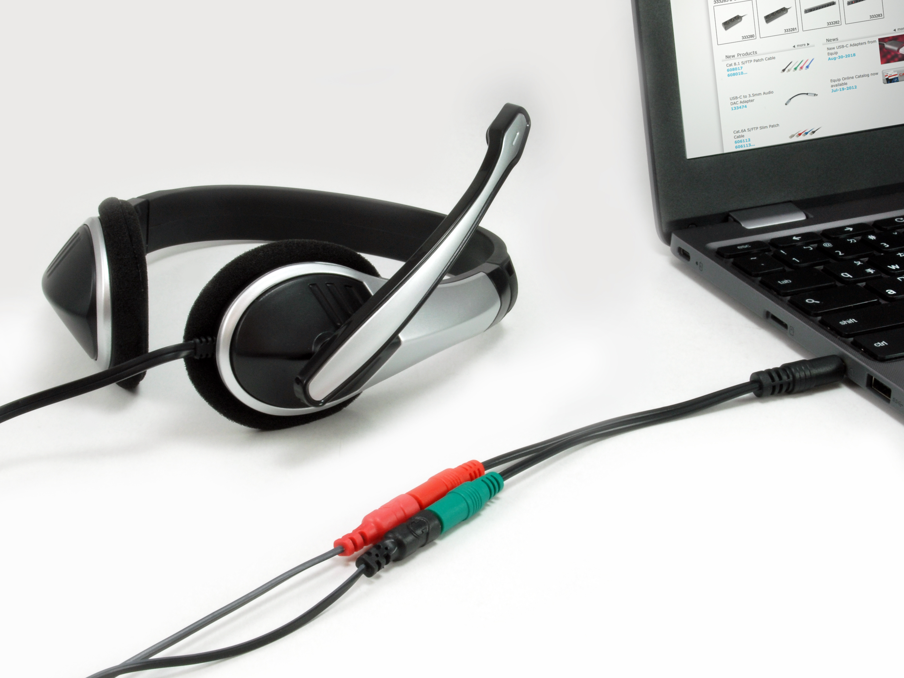 Equip Audiokabel 3.5mm->2x3Pin St/Bu 0.15m schwarz Polybeutel