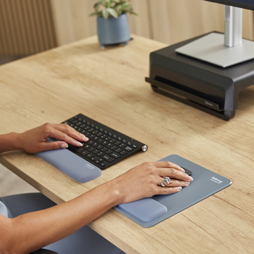 Fellowes Breyta Tastatur-Handgelenkauflage Hellblau 6x32cm