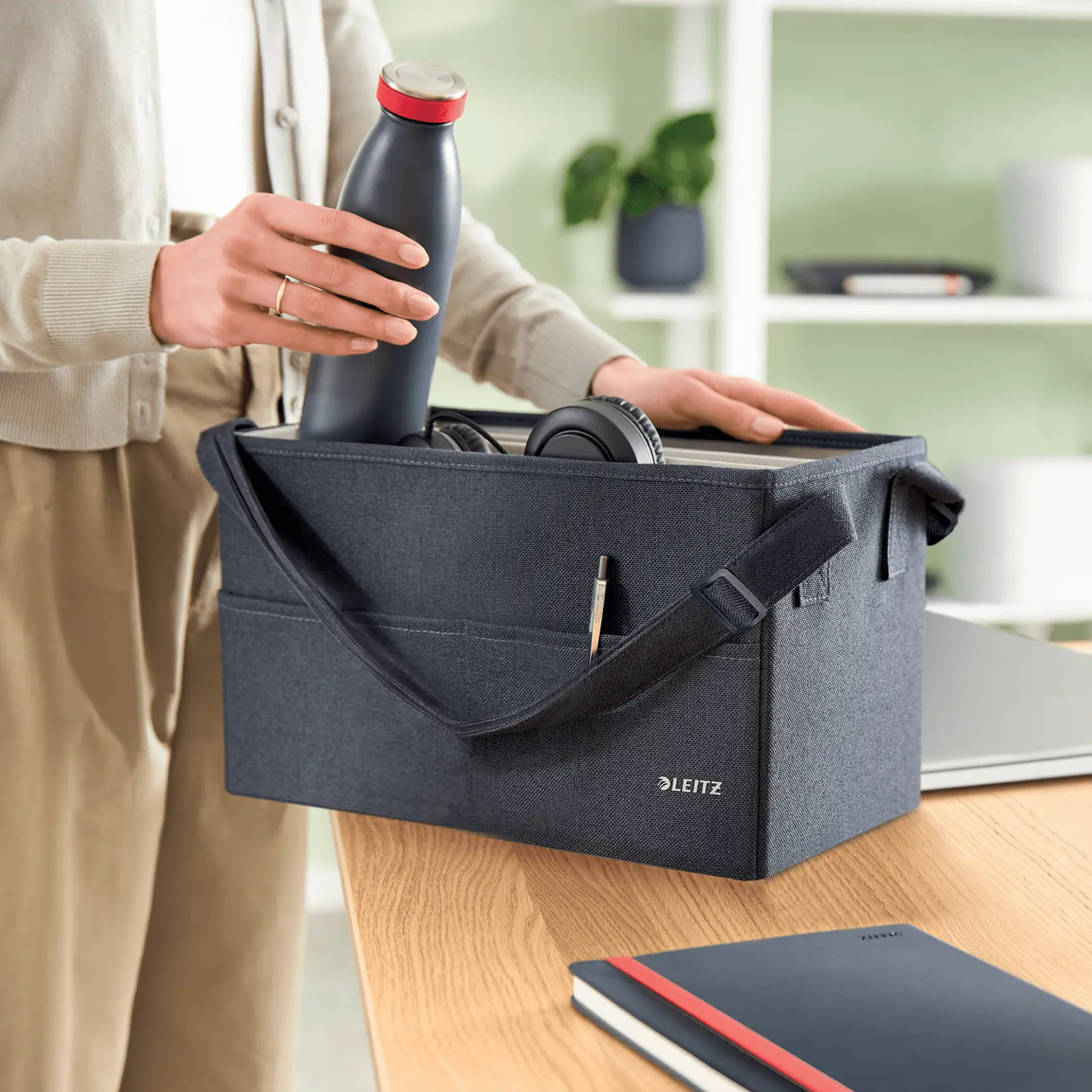 LEITZ Desk Sharing Tasche kompakt 65760089 Stoff samtgrau