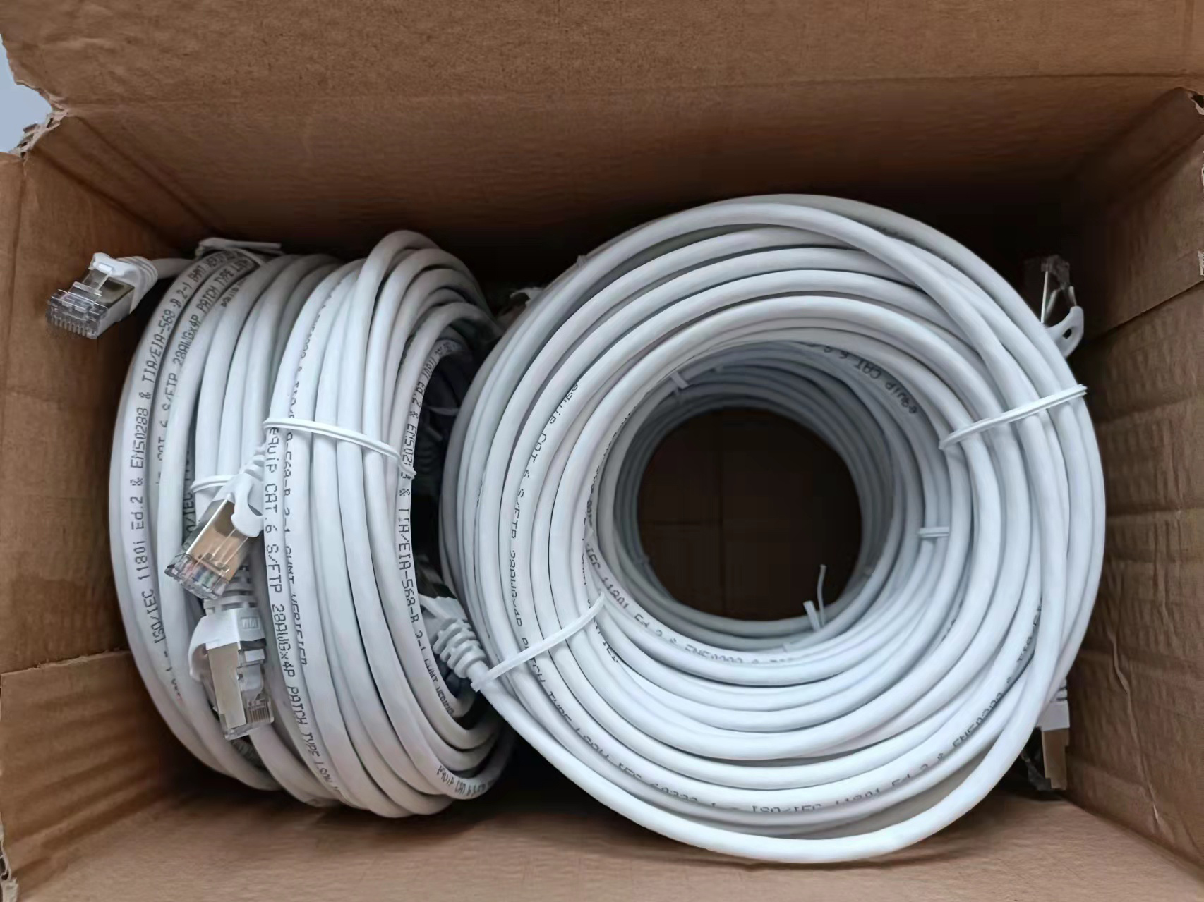 Equip Patchkabel Cat6 9x S/FTP 2xRJ45 10.00m weiß LSZH