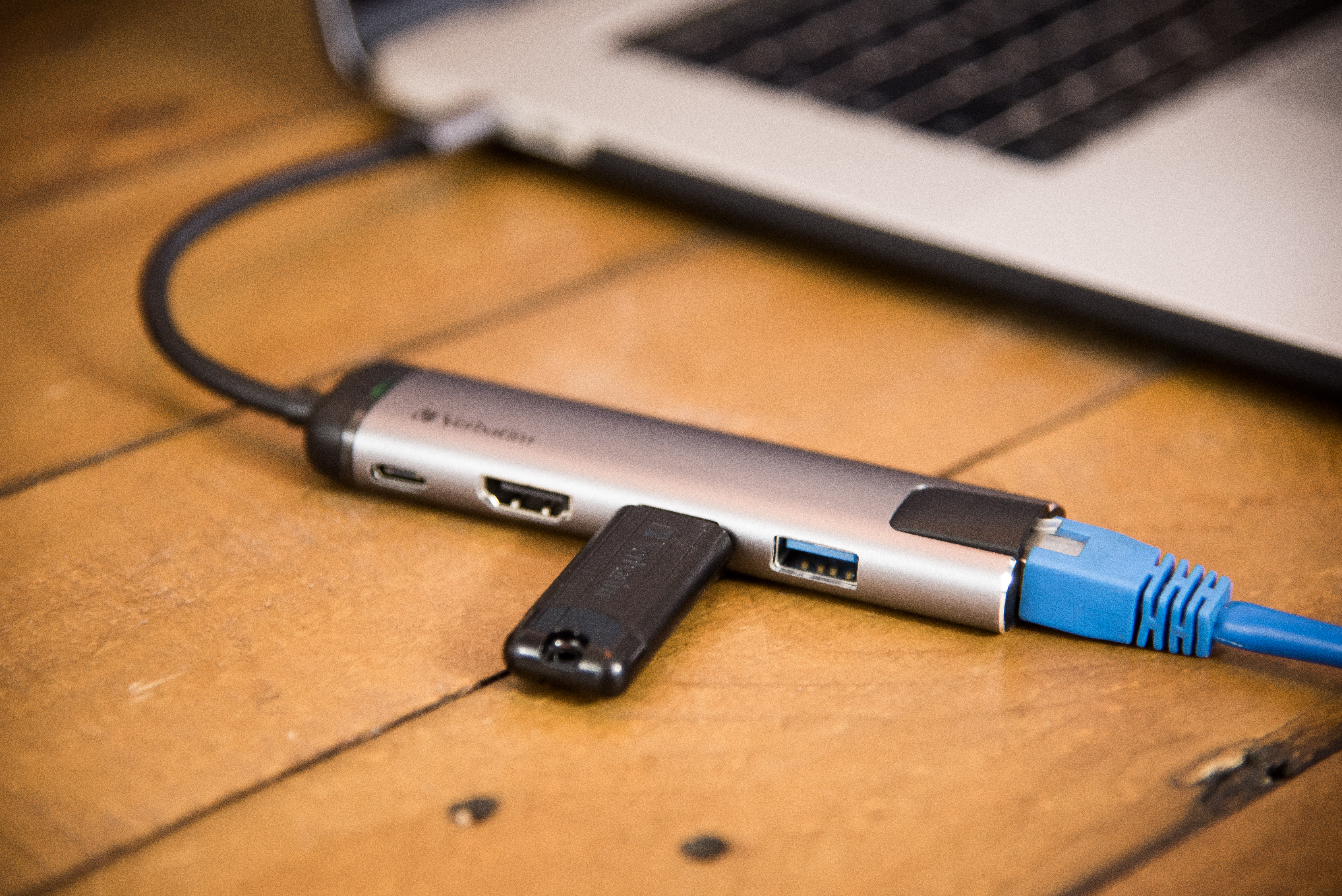 USB 3.2 Gen 1 Multiport-Hub, USB-C Stecker > 2x USB-A + USB-C Buchse + HDMI-Buchse + RJ-45 Buchse, USB-Hub