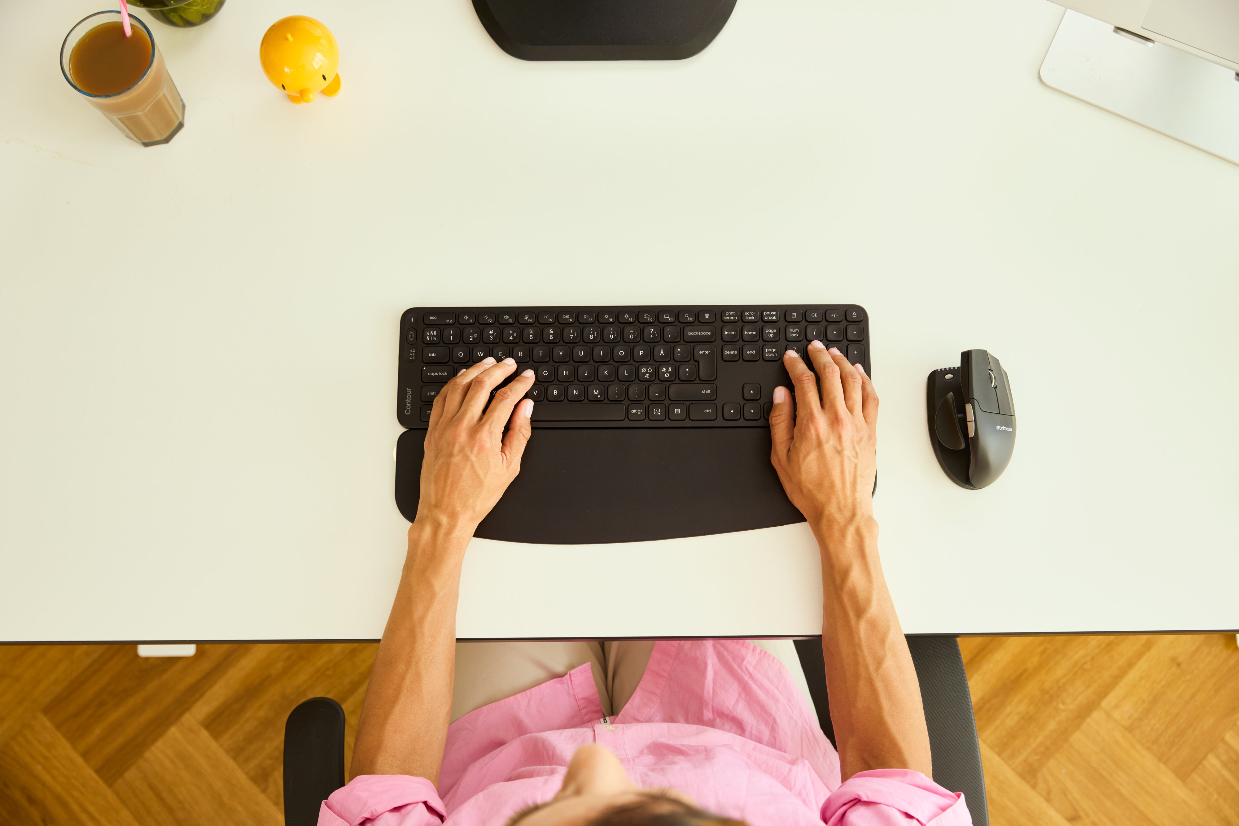 Contour Balance Keyboard Full-Size wrist rest schwarz
