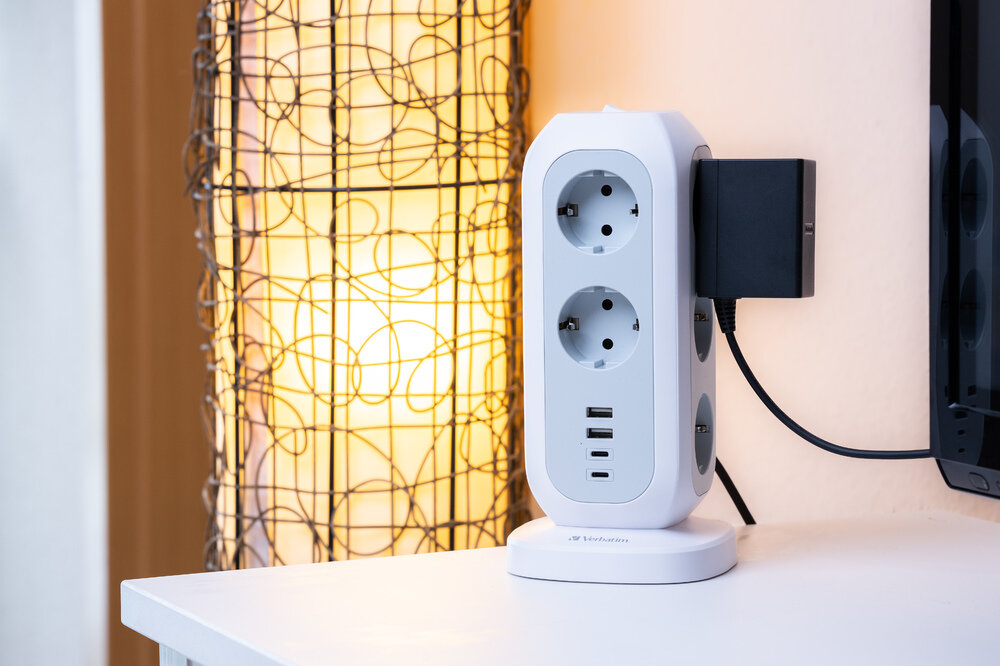 verbatim EUPT-01 11-fach Steckdosenturm 2,0 m weiß mit USB-Buchse