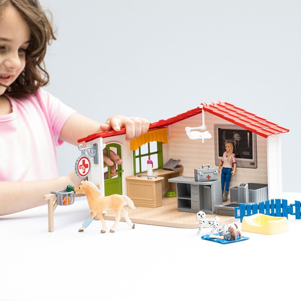 Farm World Tierarzt-Praxis mit Haustieren, Spielfigur