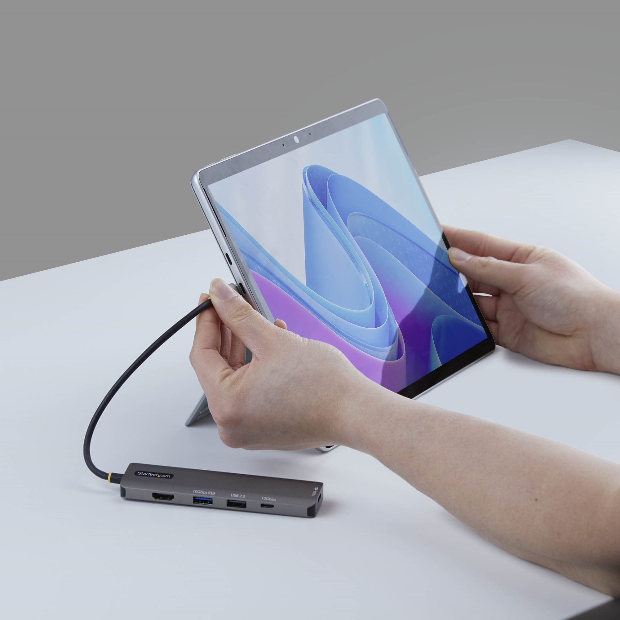 STARTECH.COM USB-C auf HDMI Multiport Adapter mit 140W PD Laden 4K 60Hz HDMI 2-Port USB 10Gbps Hub 1x USB 2.0 Port Type-C Mini Dock