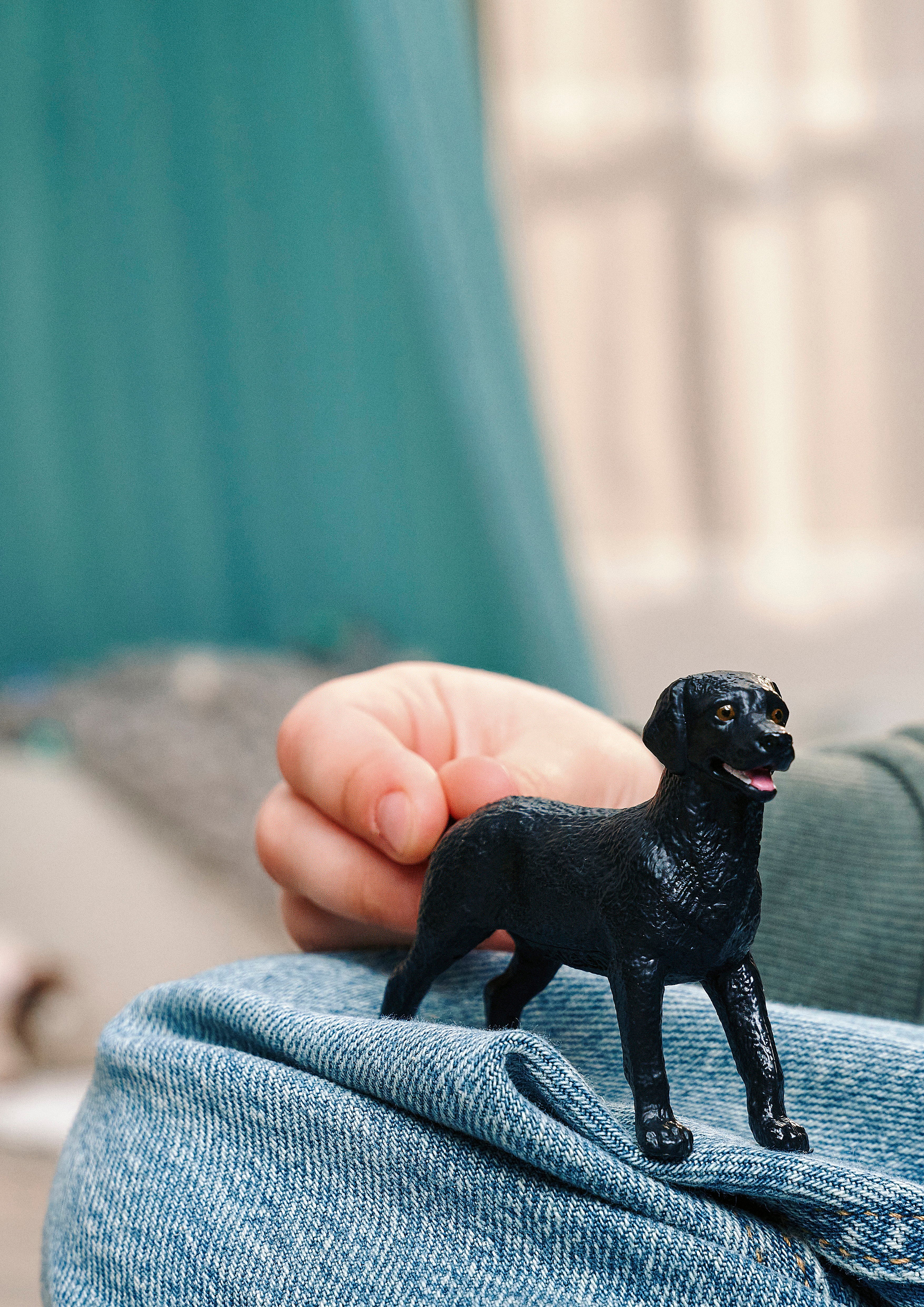 Farm World Schwarzer Labrador Retriever Welpe, Spielfigur