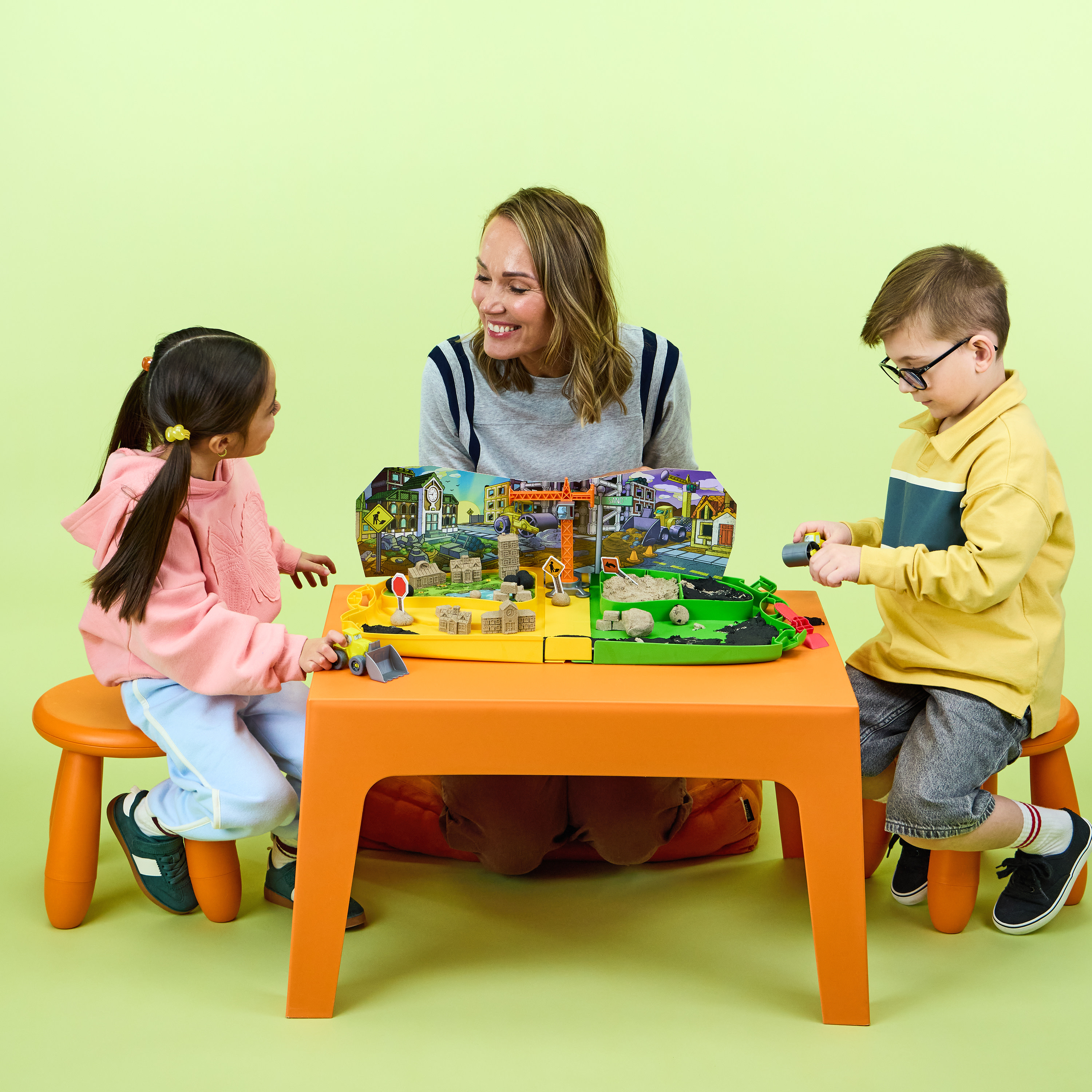 Kinetic Sand - Deluxe Baustellen-Koffer, Spielsand