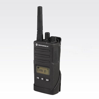 MOTOROLA XT460 HFG PMR446 IP55 mit Display best. aus Funkgerät + Holster mit Gürtelclip + LiIon-Akku 2.200mAh + 230V Ladegerät