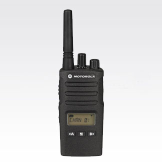MOTOROLA XT460 HFG PMR446 IP55 mit Display best. aus Funkgerät + Holster mit Gürtelclip + LiIon-Akku 2.200mAh + 230V Ladegerät