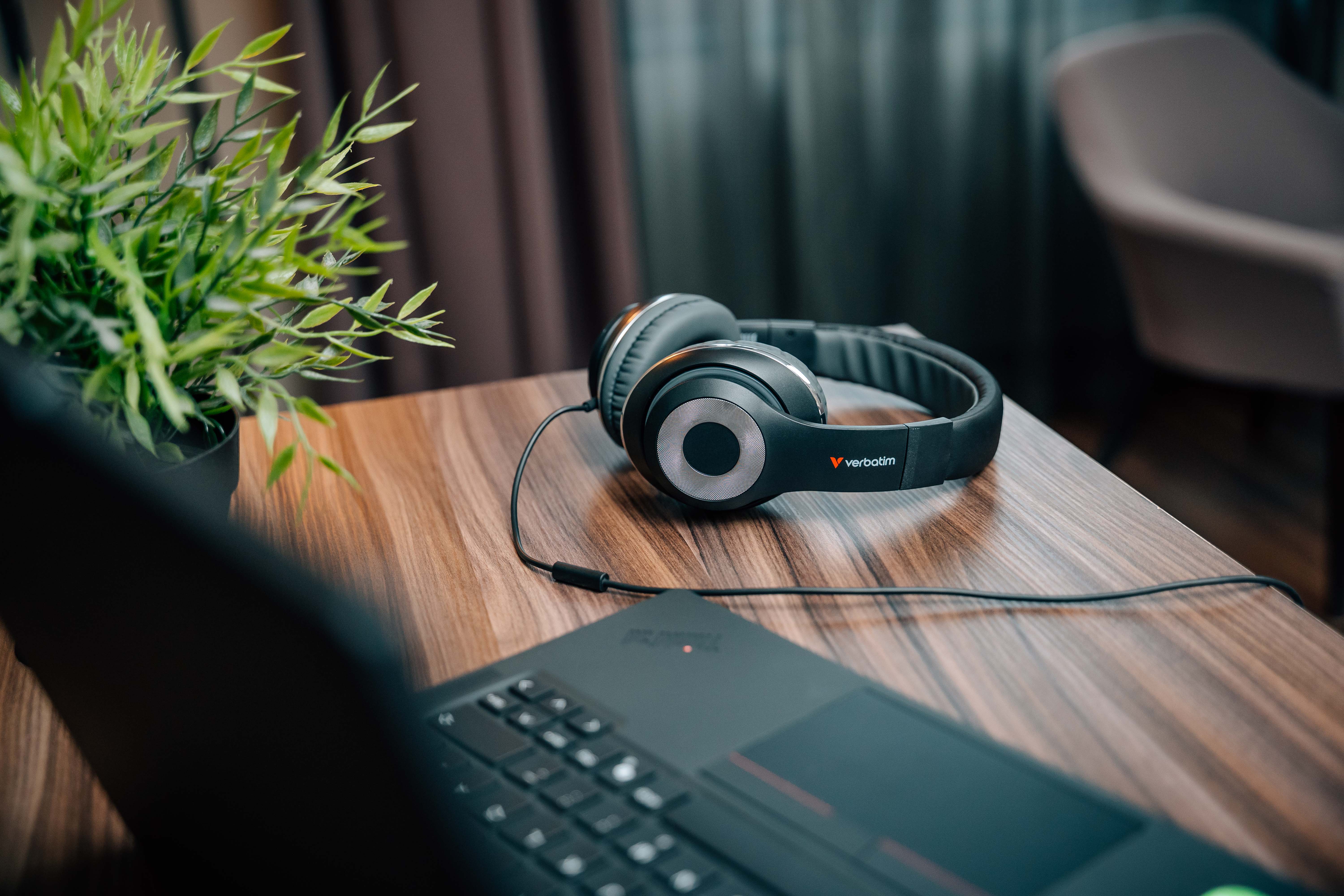 Verbatim Headset TruSound USB-C with in-line microphone