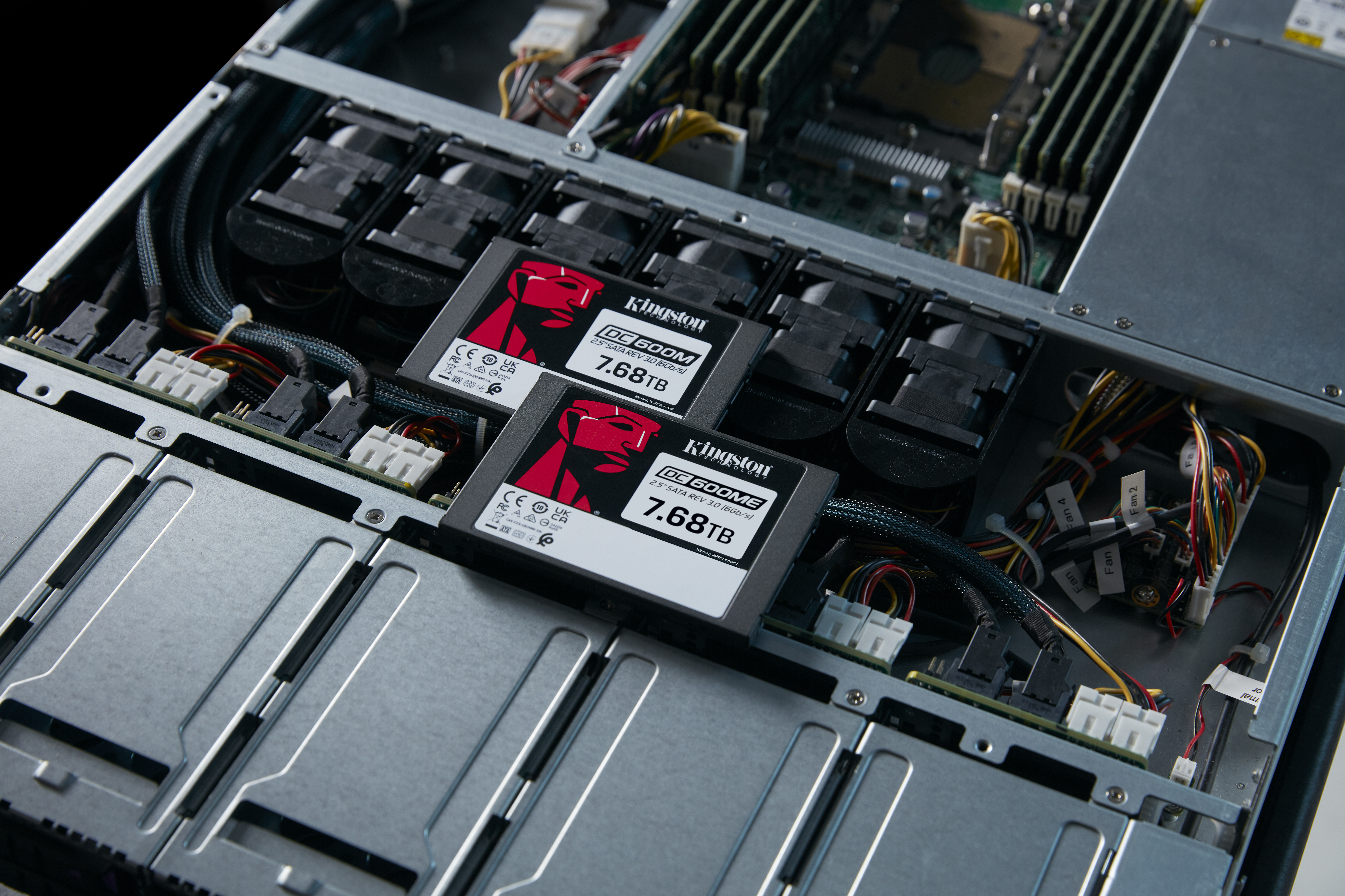 KINGSTON 7680GB DC600ME Mixed-Use TCG Opal 6,35cm 2,5Zoll Enterprise SATA SSD