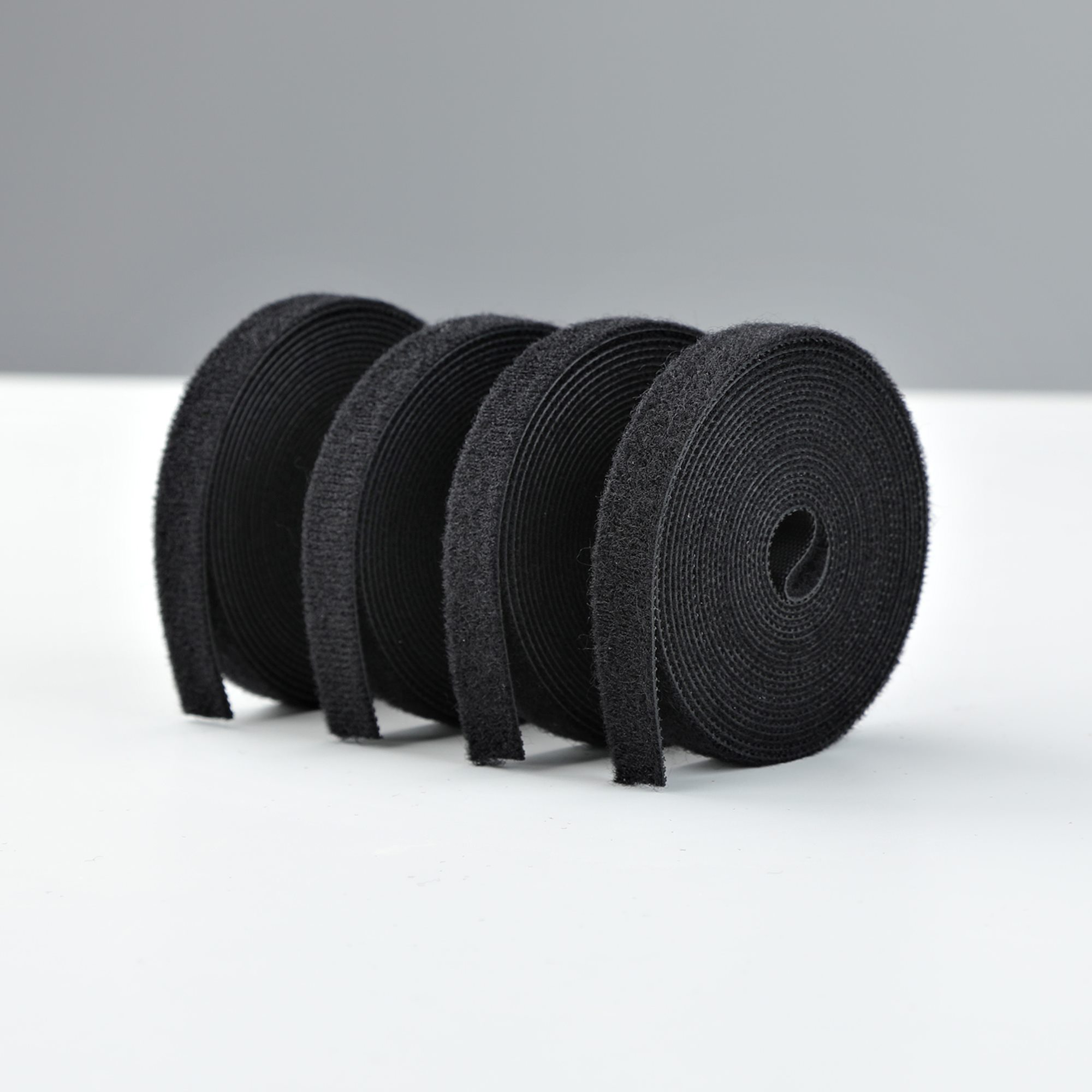 4-PACK 4.6M HOOK AND LOOP ROLL .