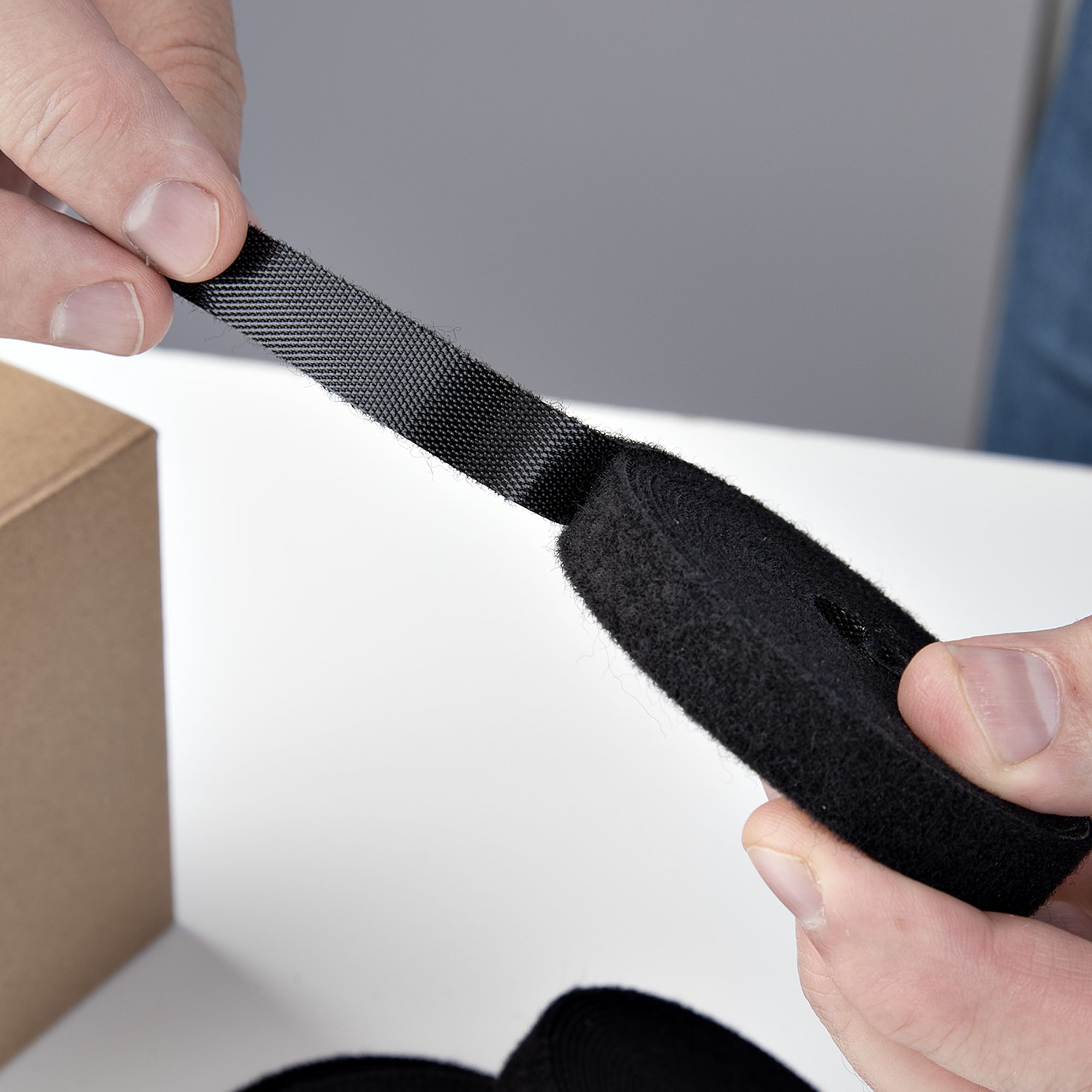 4-PACK 4.6M HOOK AND LOOP ROLL .
