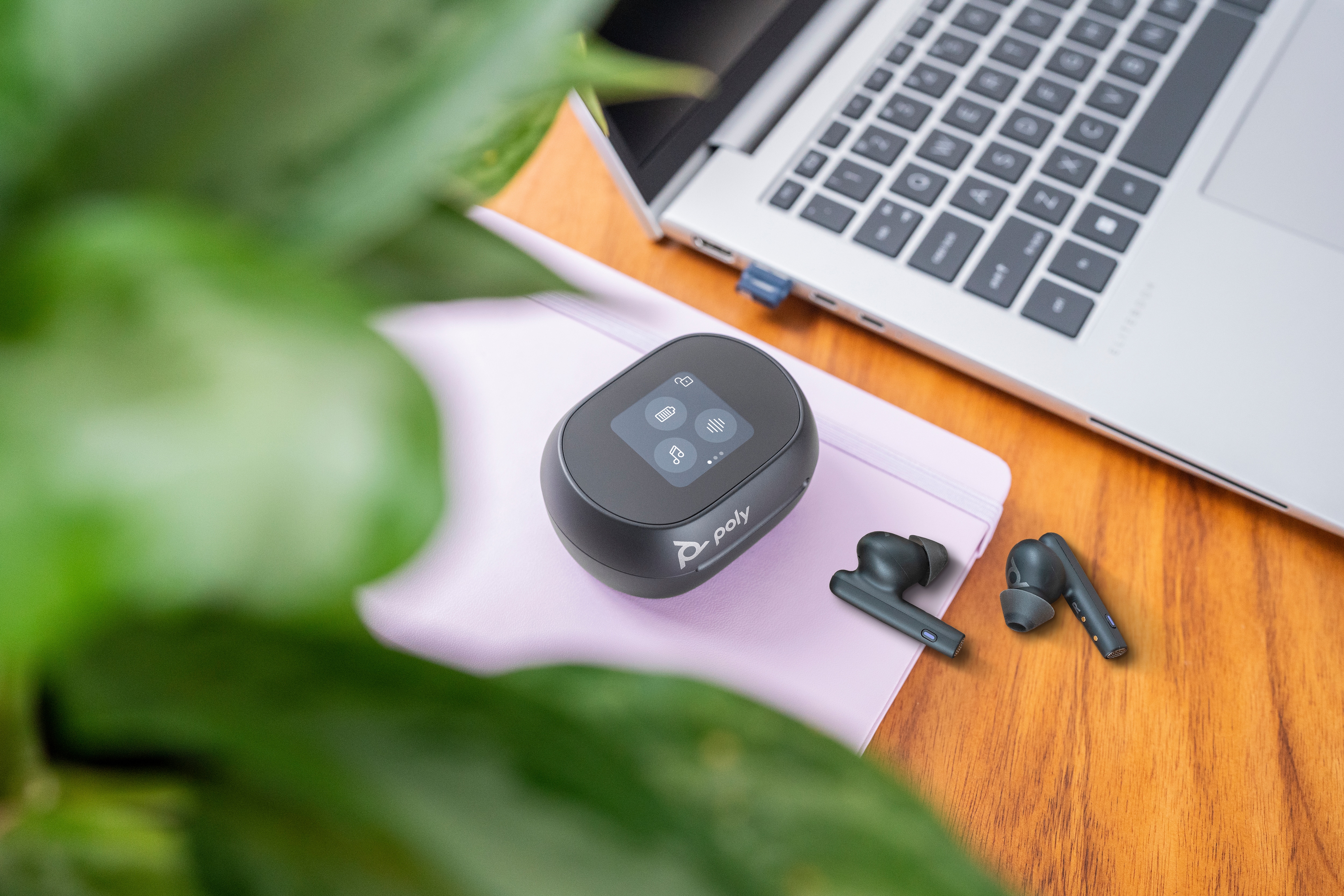 HP Poly Voyager Free 60+ UC Carbon Black Earbuds +BT700 USB-C Adapter +Touchscreen Charge Case