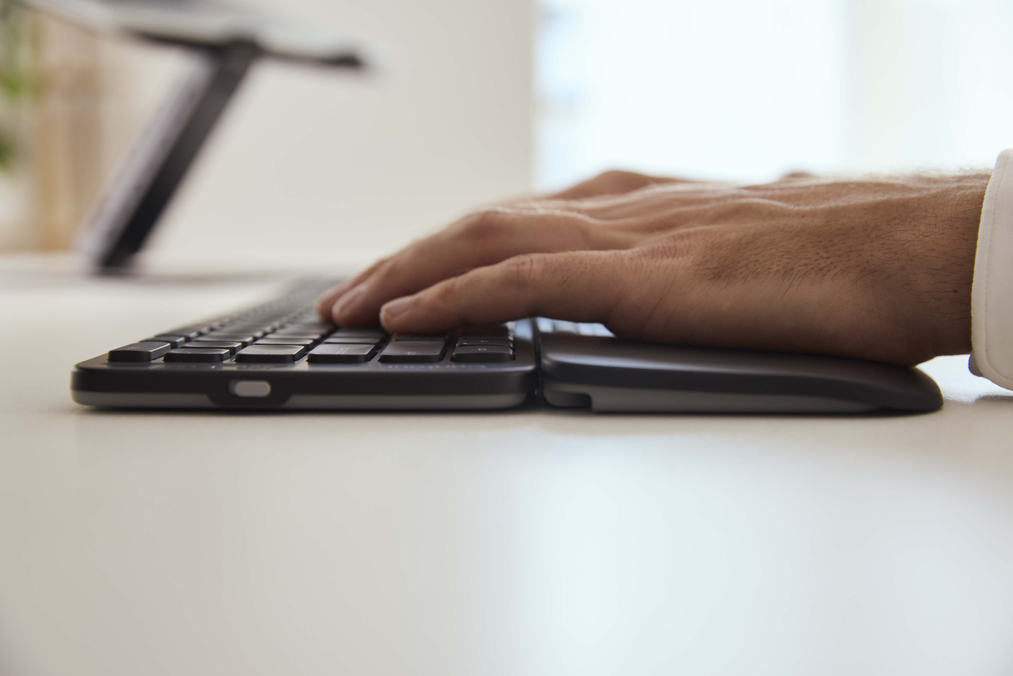 Contour Balance Full-Size Tastatur DE-Layout wireless