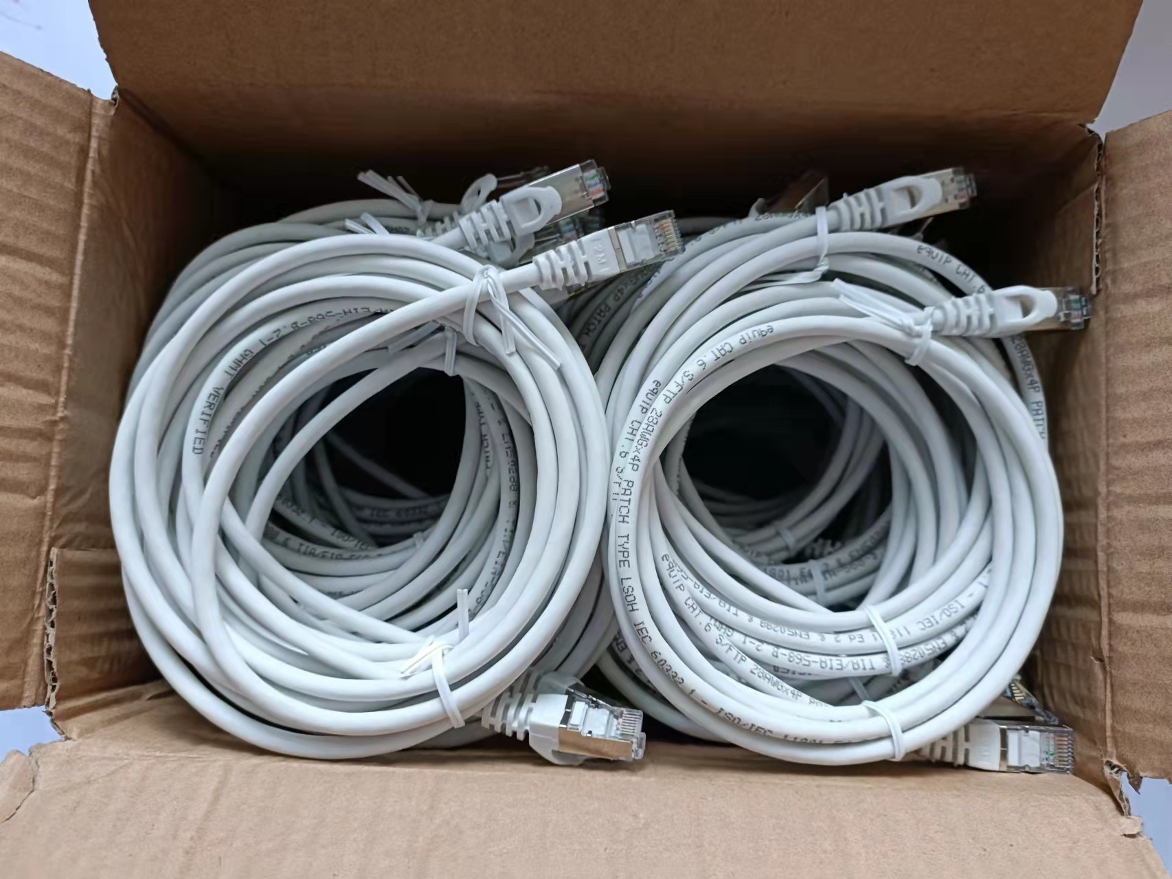 Equip Patchkabel Cat6 34x S/FTP 2xRJ45 2.00m weiß LSZH