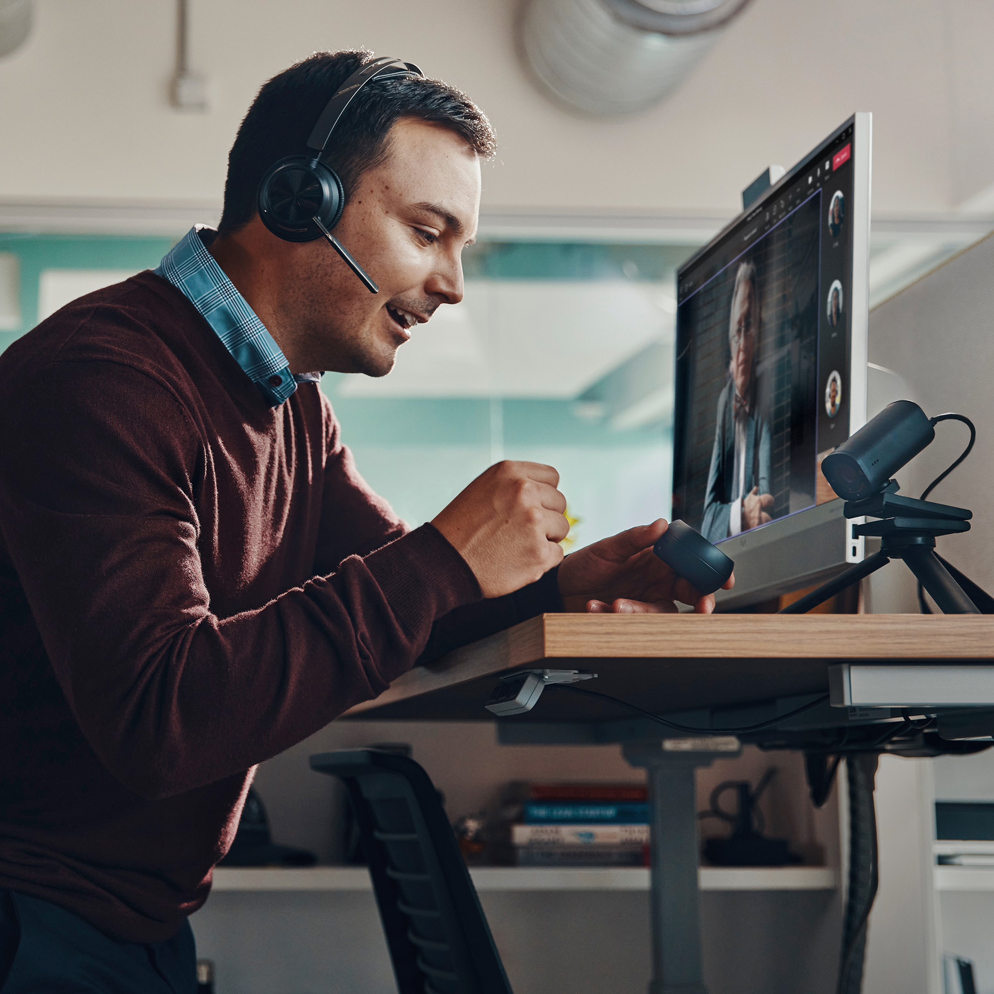 Headset Poly Voyager Focus 2 9T9J6AA#AC3