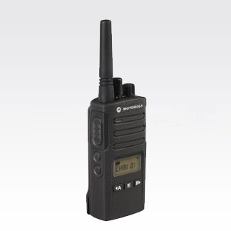 MOTOROLA XT460 HFG PMR446 IP55 mit Display best. aus Funkgerät + Holster mit Gürtelclip + LiIon-Akku 2.200mAh + 230V Ladegerät