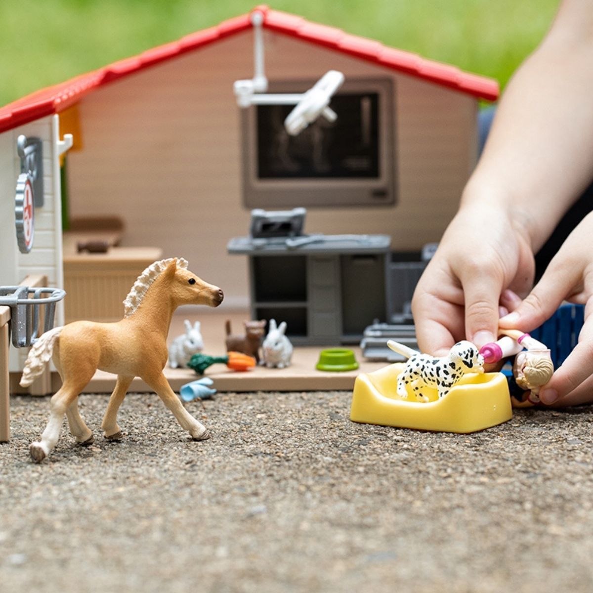 Farm World Tierarzt-Praxis mit Haustieren, Spielfigur