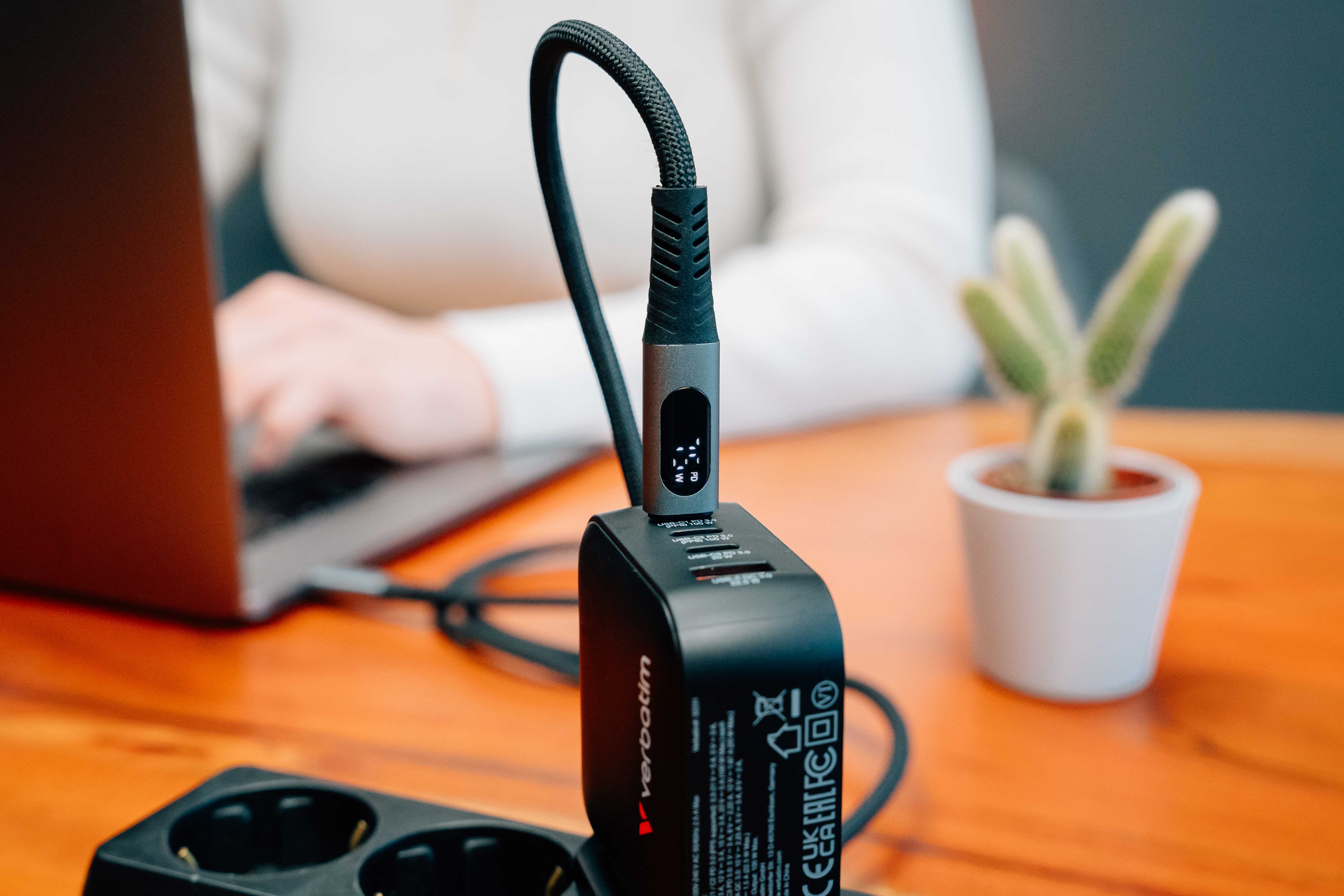 Verbatim Sync & Charge USB-C to USB-C 240W Display 120cm