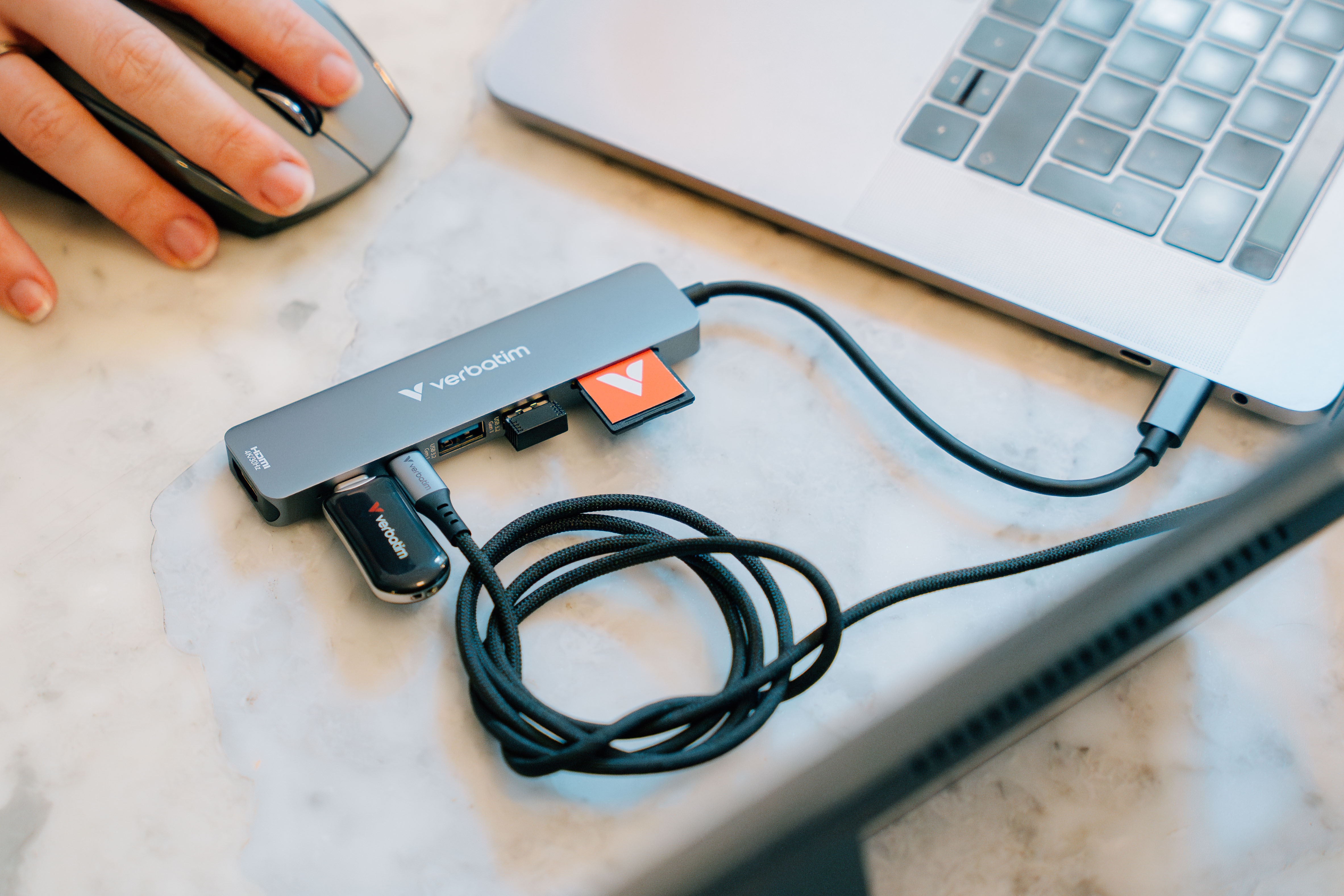 Verbatim Essentials Multiport HUB 32158 7-Port HDMI 5000 Mbit/s Grau