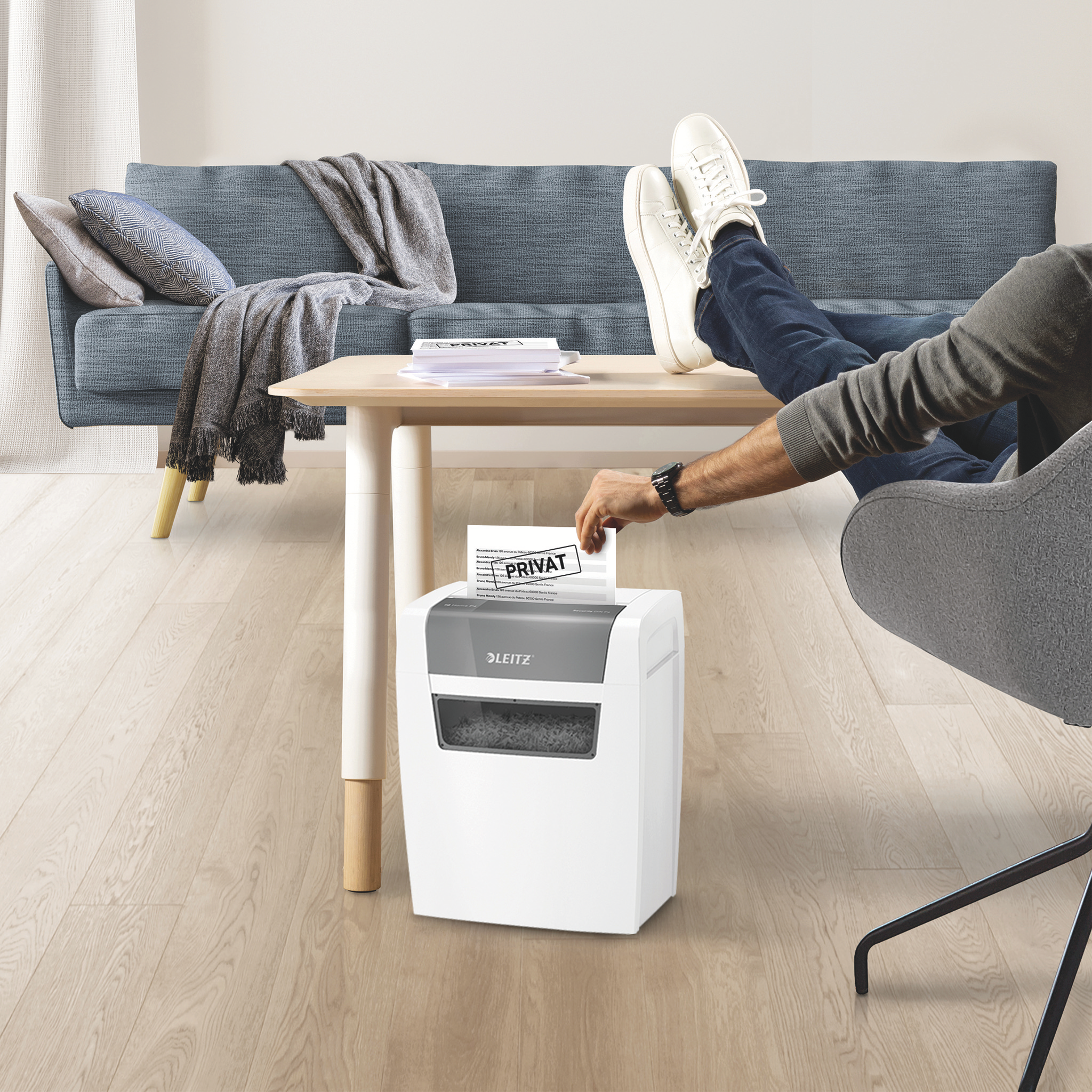 LEITZ IQ Home Aktenvernichter mit Partikelschnitt P-4, 4 x 28 mm, bis 6 Blatt, weiß