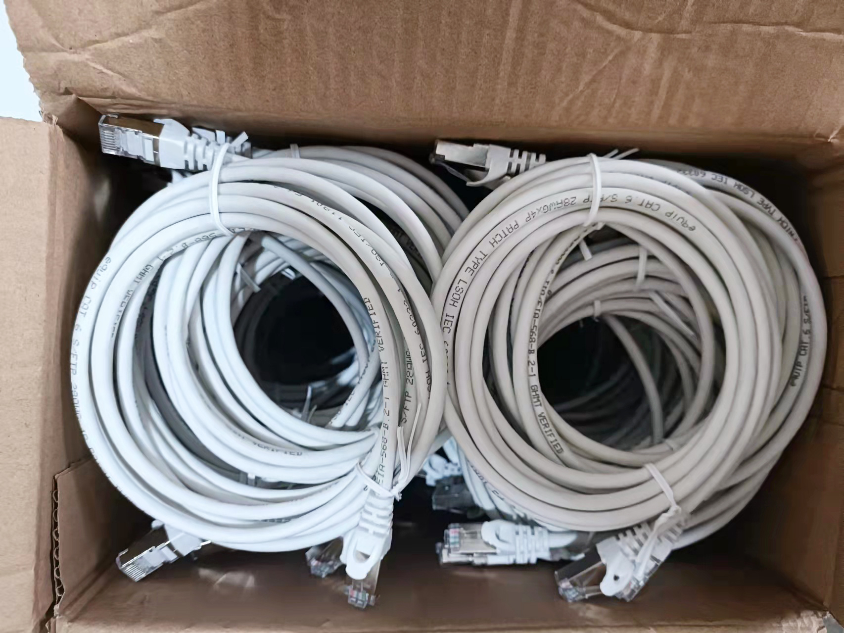 Equip Patchkabel Cat6 50x S/FTP 2xRJ45 3.00m weiß LSZH