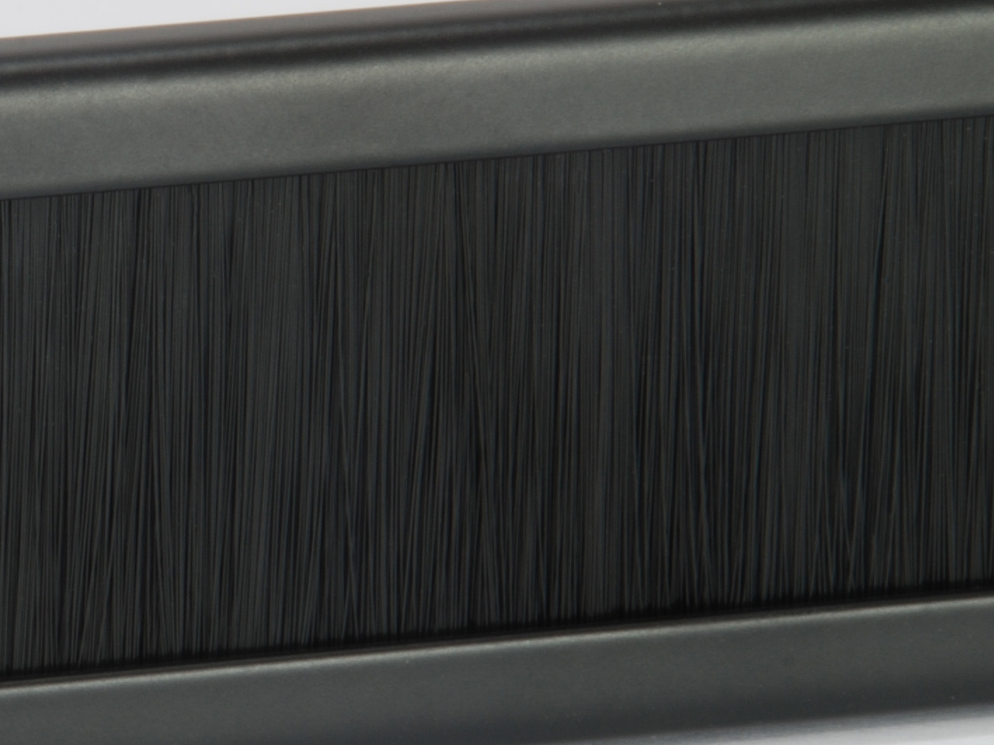Equip 19 Bürstenblende 1U RAL9005